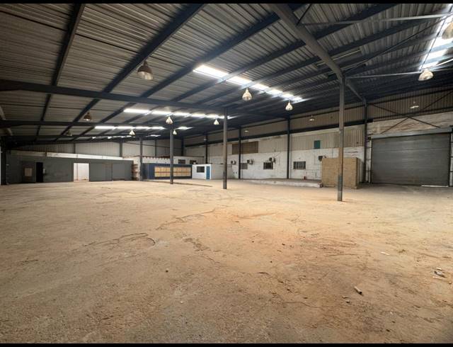 1,400M² WAREHOUSE FOR SALE IN LEA GLEN
